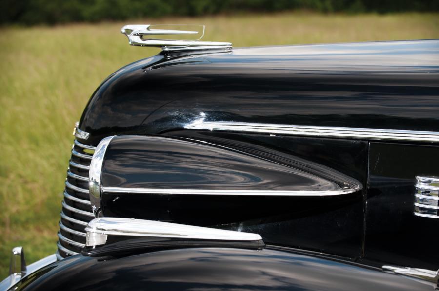  Cadillac Series 75 7-Passenger Imperial Sedan 1940 года  (фото 14 из 22)